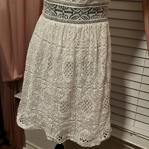 White dress - Picture 5 of 6